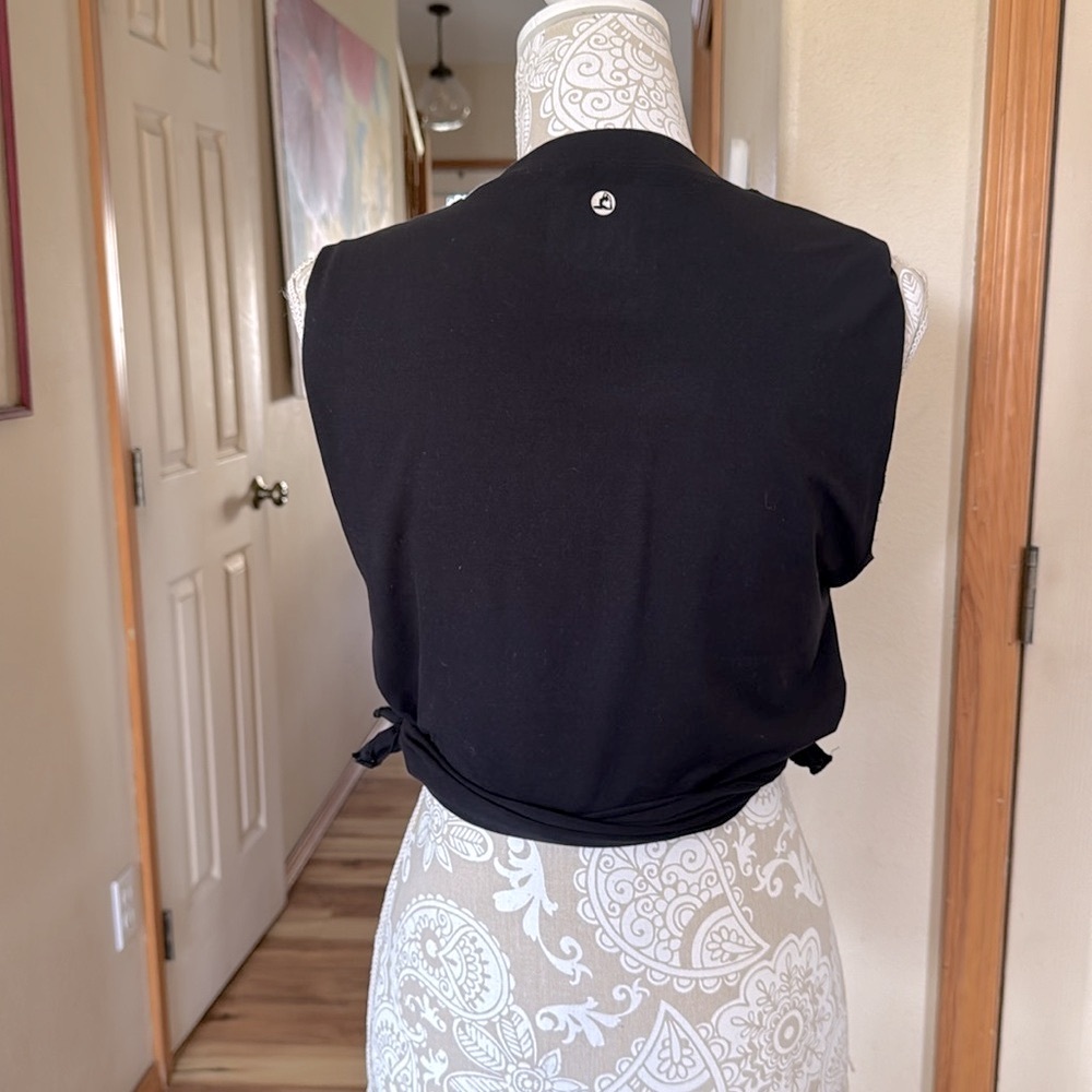 💥3/$12 SALE💥 LegEnd yoga top - Picture 5 of 6
